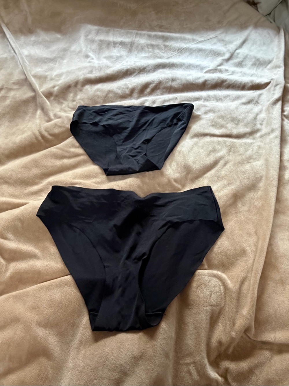 Lululemon Lot of 2 Black Seamless Underwear Briefs Women’s Medium
